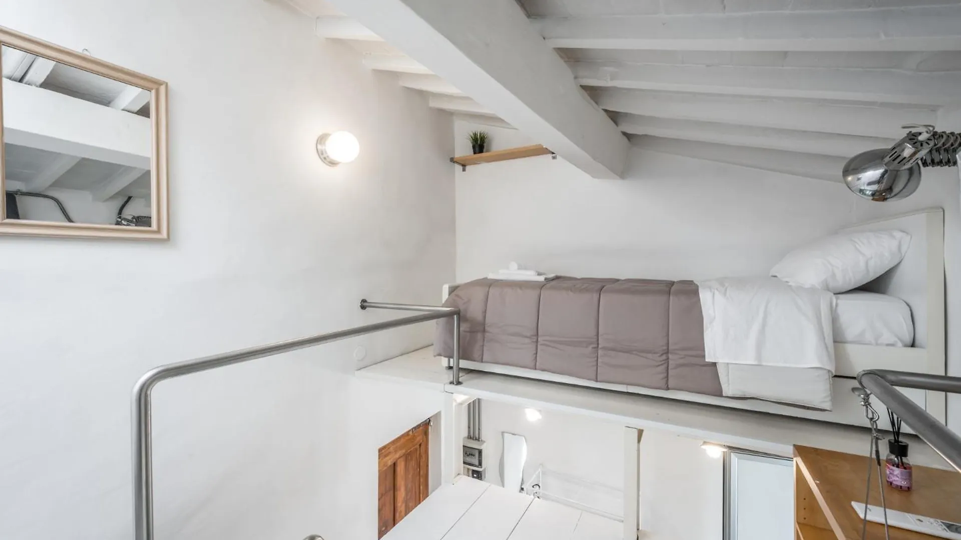 Loft In Piazza Duomo Florence Apartment